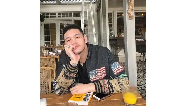 6 Potret Jethro Armand, Anak Tiri Ajun Perwira yang Tampan