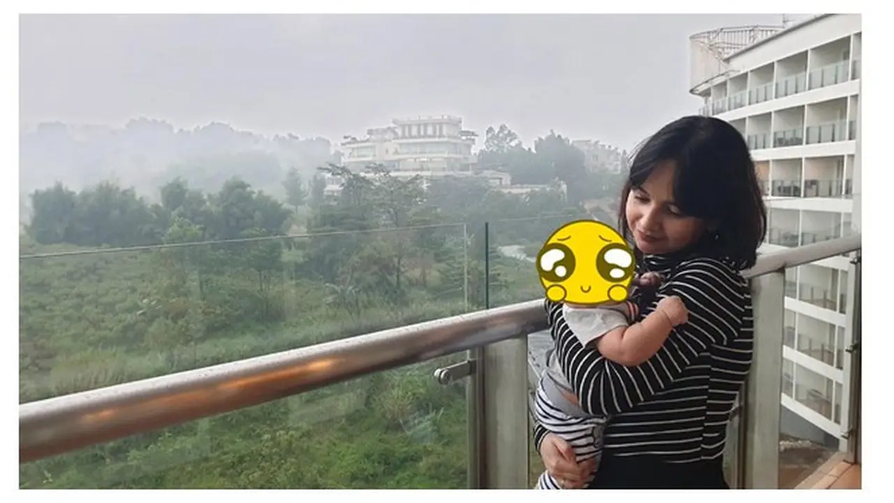 7 Potret Angelica Simperler saat Momong Anak, Curi Perhatian