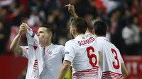 Striker Sevilla, Kevin Grameiro saat rayakan gol kedua ketika Sevilla hajar Shakhtar Donetsk 3-1 (reuters)