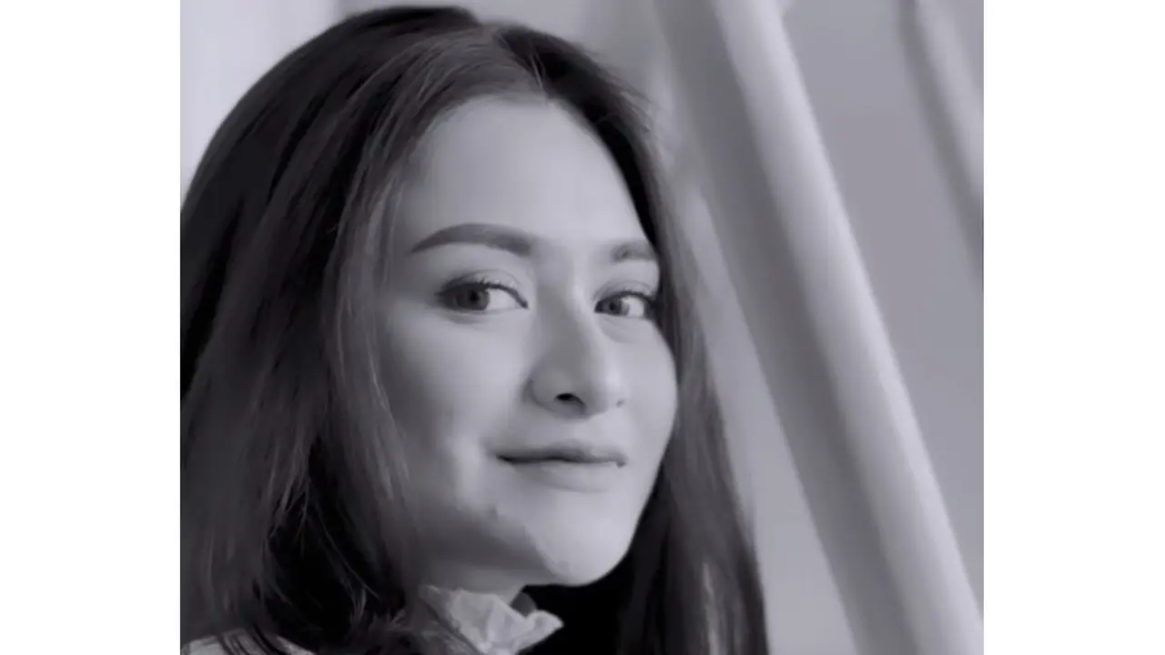 6 Potret Nathalie Holscher Putuskan Lepas Hijab, Unggah Video Pamer Rambut