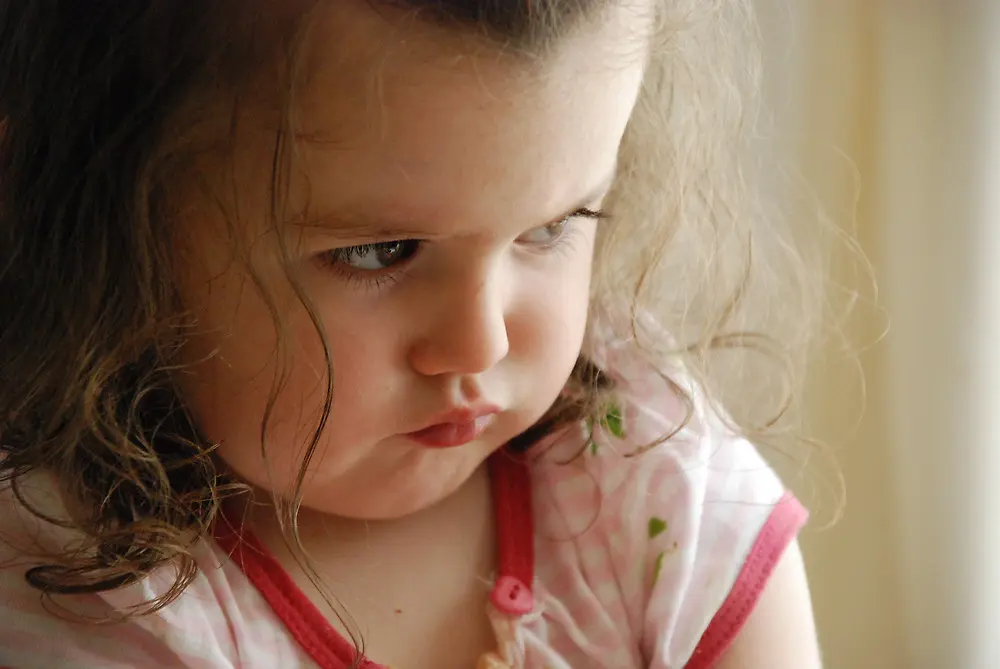 Aku nggak apa-apa. (Via: redbubble.com)