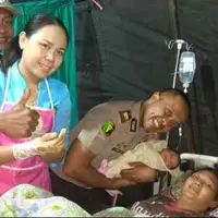 Inilah kisah seorang perempuan yang melahirkan seorang bayi beberapa saat pasca gempa Lombok 6,2 Skala Richter.