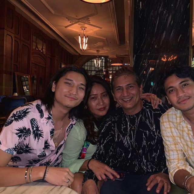 7 Potret Lorenzo Adik Giorgino Abraham Yang Tekuni Sepakbola Hot Liputan6 Com His parents are geoffrey abraham and febbe anggraeni and he has a. 7 potret lorenzo adik giorgino abraham