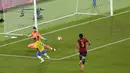 Pemain Brasil Malcom mencetak gol ke gawang Spanyol pada pertandingan final sepak bola putra Olimpiade Tokyo 2020 di Yokohama, Jepang, Sabtu (7/8/2021). Brasil menang 2-1. (AP Photo/Martin Mejia)