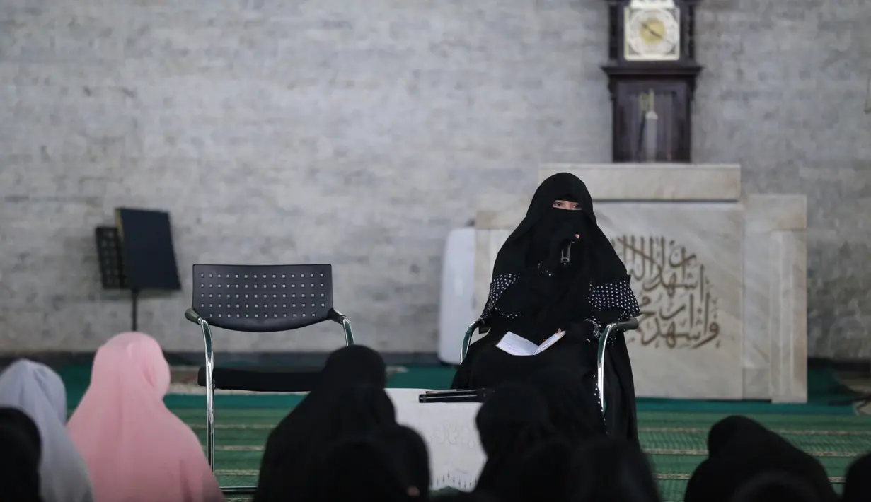 Indadari Mindrayanti resmi menikah dengan Caisar pada 2014 silam. Pasangan yang telah dikaruniai seorang anak itu terancam bubar lantaran Indadari melalui kuasa hukumnya telah resmi mengajukan gugatan cerai pada Senin (4/9). (Adrian Putra/Bintang.com)