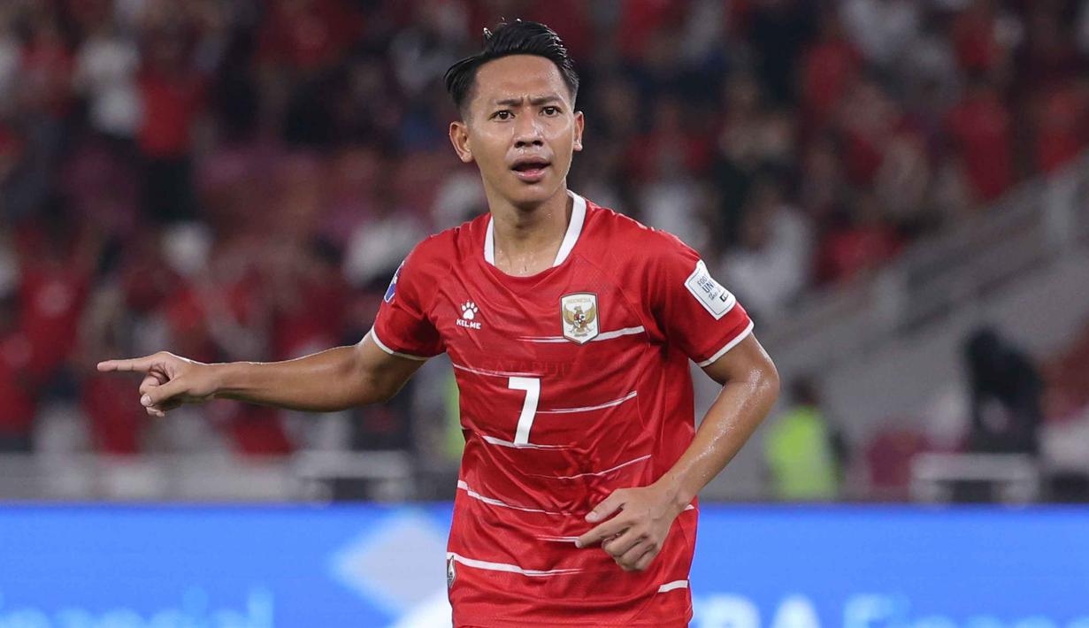 Gol pembuka keunggulan Skuad Garuda akhirnya tercipta pada menit ke-15 melalui Beckham Putra. Tampak dalam foto, pemain Timnas Indonesia, Beckham Putra, merayakan golnya saat melawan Saint Kitts and Nevis pada ajang FIFA Series 2026 di Stadion Utama Gelora Bung Karno (SUGBK), Jumat (27/3/2026) malam WIB. (Bola.com/Abdul Aziz)