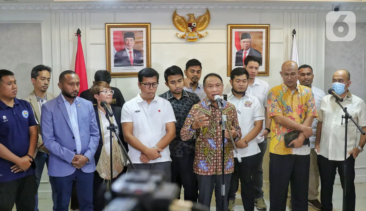 Menteri Pemuda dan Olahraga (Menpora) RI, Zainudin Amali memberikan keterangan saat menerima audiensi perwakilan klub Liga 2 di Jakarta, Senin (16/1/2023). Pertemuan perwakilan Klub tersebut membahas nasib Liga 2 dan 3 untuk mengadukan nasib mereka setelah kompetisi dihentikan. (Liputan6.com/Angga Yuniar)