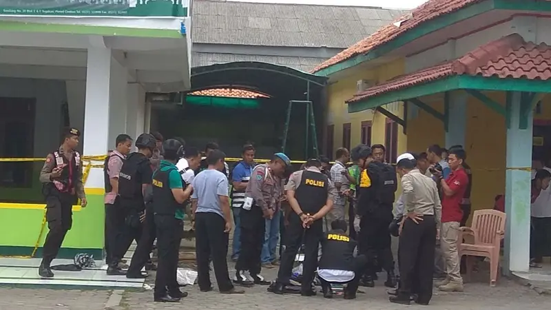 Cerita Warga Cirebon Temukan Benda Mencurigakan di Sebuah Masjid