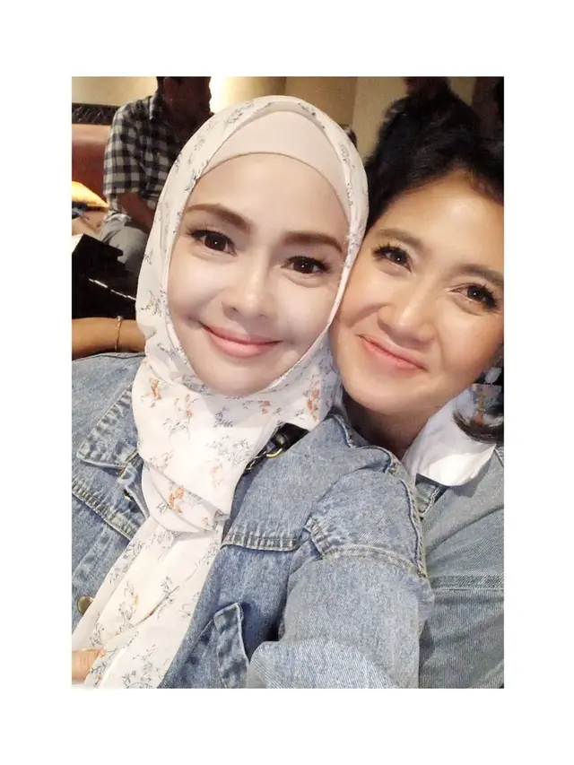 6 Potret Keakraban Iyeth Bustami dan Erie Suzan, Sahabat Beda Keyakinan