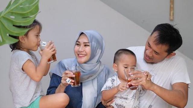 Keluarga Zaskia Adya Mecca dan Hanung Bramantyo