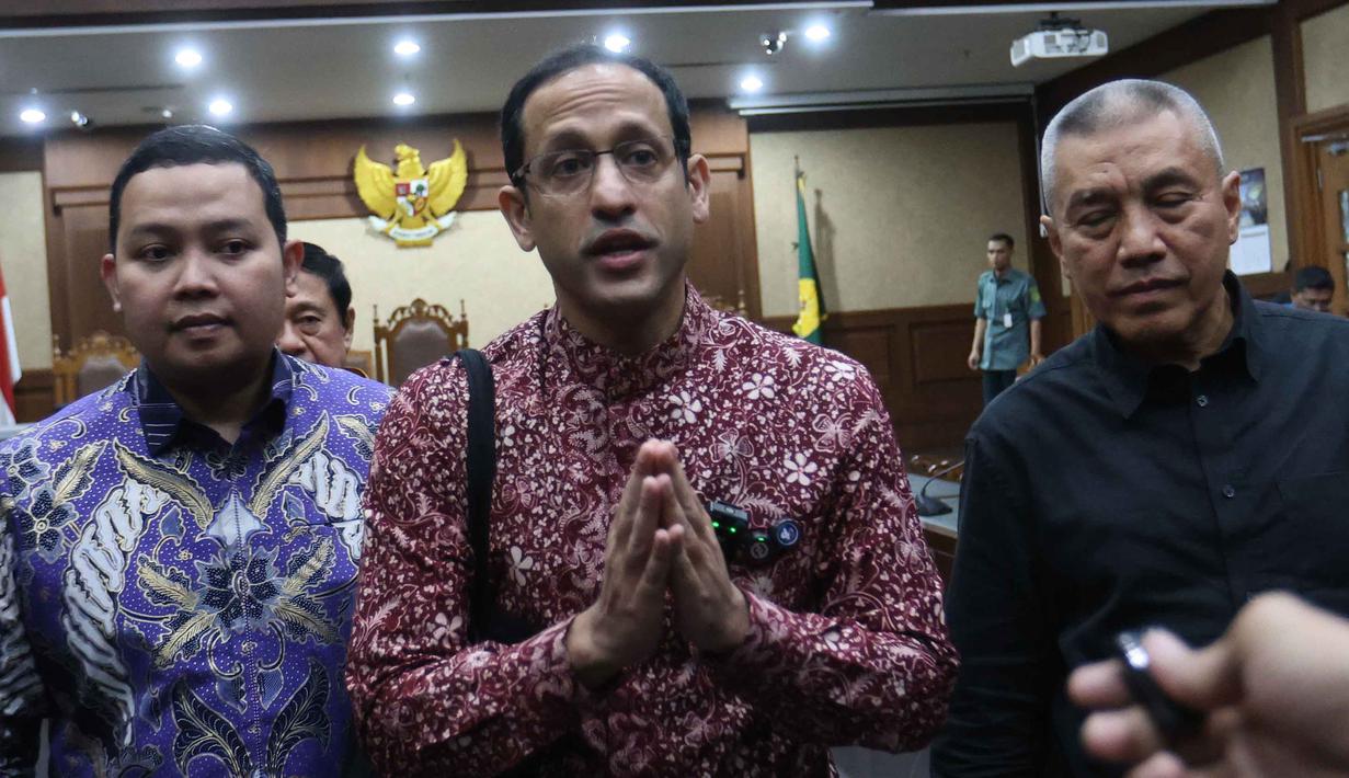 Mantan Menteri Pendidikan, Kebudayaan, Riset, dan Teknologi (Mendikbudristek), Nadiem Anwar Makarim (tengah), usai sidang pembacaan tuntutan di Pengadilan Tindak Pidana Korupsi Jakarta, Rabu 13 Mei 2026. (Kapanlagi.com/Budy Santoso)