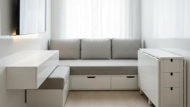 Trik Desain Interior Rumah Sempit Agar Terlihat Luas Tanpa Renovasi Besar. AI