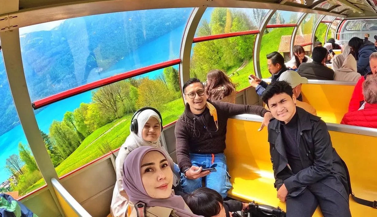 <p>Arie Untung dan Fenita (Instagram/fenitarie)</p>