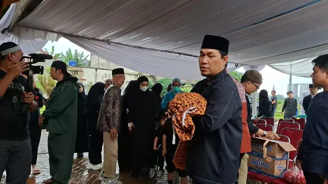 Pemakaman bayi Rizal Armada. (M Altaf Jauhar/ Liputan6.com)