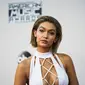 Ingin memujudkan riasan keren dan seksi ala Gigi Hadid? Simak di sini. (Foto: REUTERS/David McNew)