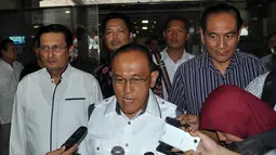 Aburizal Bakrie alias ARB yang datang sekitar pukul 12.50 WIB tampak didampingi Wakil Ketua Umum Golkar, Fadel Muhammad, Jakarta, Rabu (27/8/14). (Liputan6.com/Miftahul Hayat)
