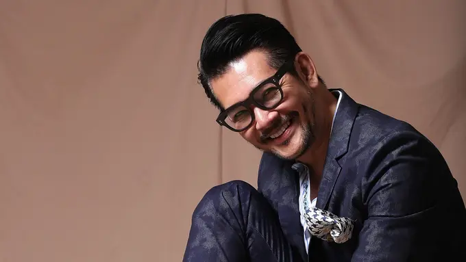 [Bintang] Berumur 50 Tahun, Begini 8 Gaya Pakaian Ferry Salim yang Keren Habis