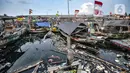 Tumpukan sampah laut yang mencemari Kampung Nelayan Cilincing, Jakarta Utara, Selasa (8/6/2021). Dimana sampah tersebut sekitar 12.785 ton berasal dari aktivitas di laut. (merdeka.com/Iqbal S. Nugroho)