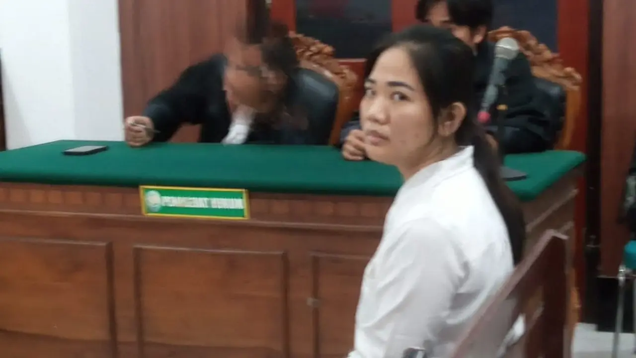 wanita surabaya ngaku bisa komunikasi dengan dewa