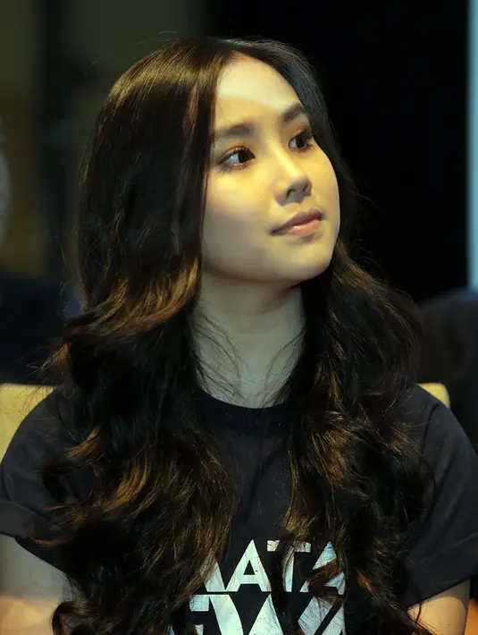 Dari perannya itu, Chelsea pun mengaku dirinya tertarik dengan dunia jurnalistik. Bahkan salah satu scene sedang mewawancarai pebasket menjadi bagian yang disenanginya. (Deki Prayoga/Bintang.com)