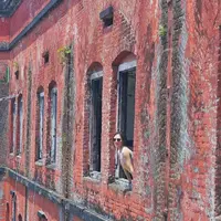 6 Potret Wulan Guritno Ngegym hingga Pose Cantik di Kebumen