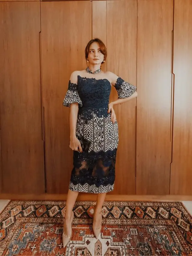 6 Model Baju Batik Elegan dan Mewah 2025, Tampil Stylish