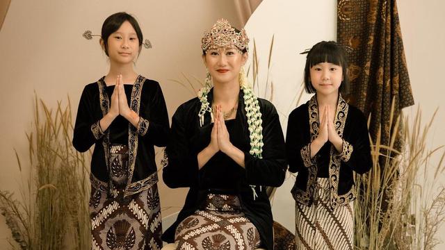 6 Pemotretan Kimbab Family Dalam Balutan Adat Sunda, Semakin Melokal