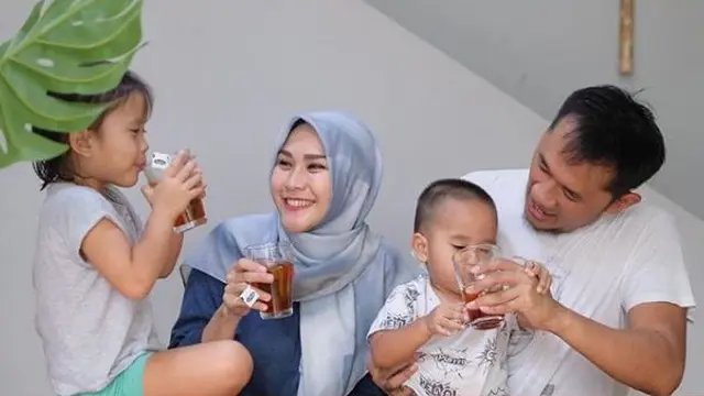 Keluarga Zaskia Adya Mecca dan Hanung Bramantyo