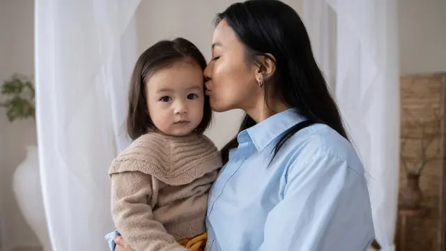 Cara orangtua berkomunikasi dengan anak sangat mempengaruhi ikatan emosional mereka.