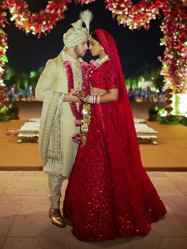 Upacara pernikahan Hindu. (dok.Instagram/@priyankachopra/https://www.instagram.com/p/Bq9zIPDHZ1l/Asnida Riani)