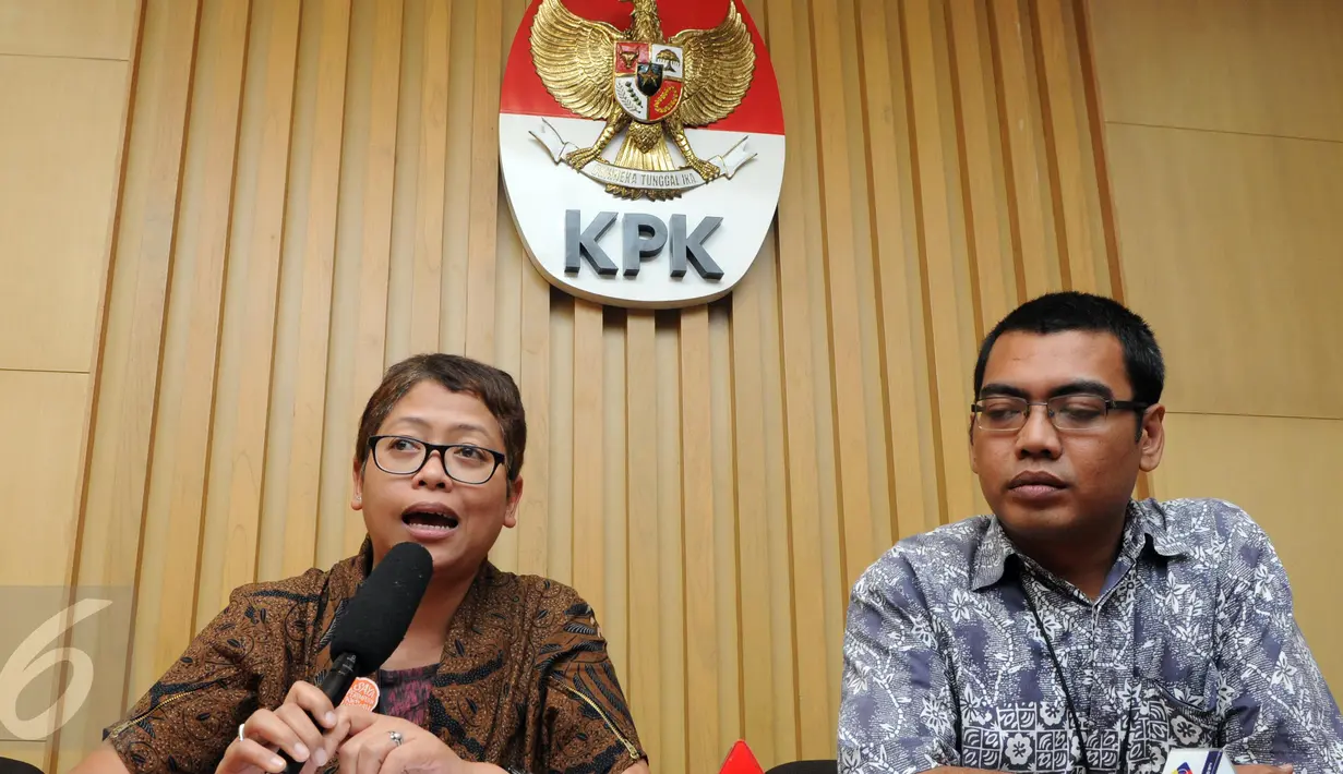 Plt. Jubir KPK Yuyuk Andriati Iskak memberi keterangan pers di gedung KPK, Jakarta, (18/12). Lino diduga melakukan tindak pidana korupsi dalam pengadaan Quay Container Crane (QCC) tahun 2010. (Liputan6.com/Helmi Afandi)