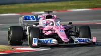 Pembalap Racing Point Sergio Perez saat tes pramusim Formula 1 (F1) hari pertama di Circuit de Catalunya, Montmelo, Spanyol, Rabu (19/2/2020). Sergio Perez menempati peringkat ketiga dengan waktu 1 menit 17,375 detik. (GEN LLUIS/AFP)