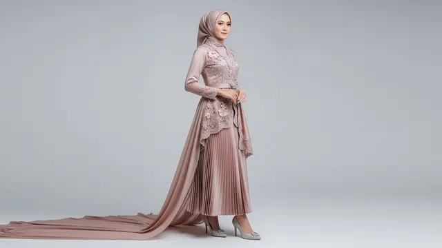 Inspirasi Model Kebaya Modern dengan Rok Plisket di 2025