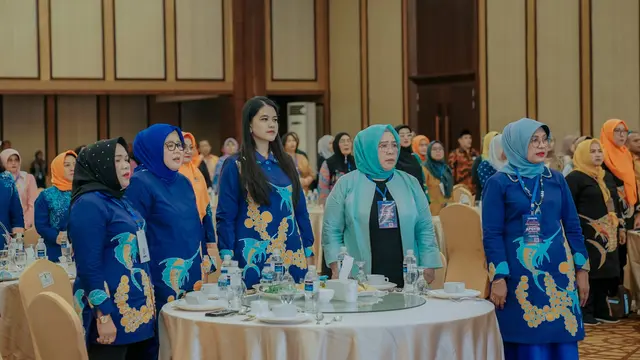 Kahiyang Ayu Hadiri Ladies Program, Kunjungi Stand UMKM Dekranasda