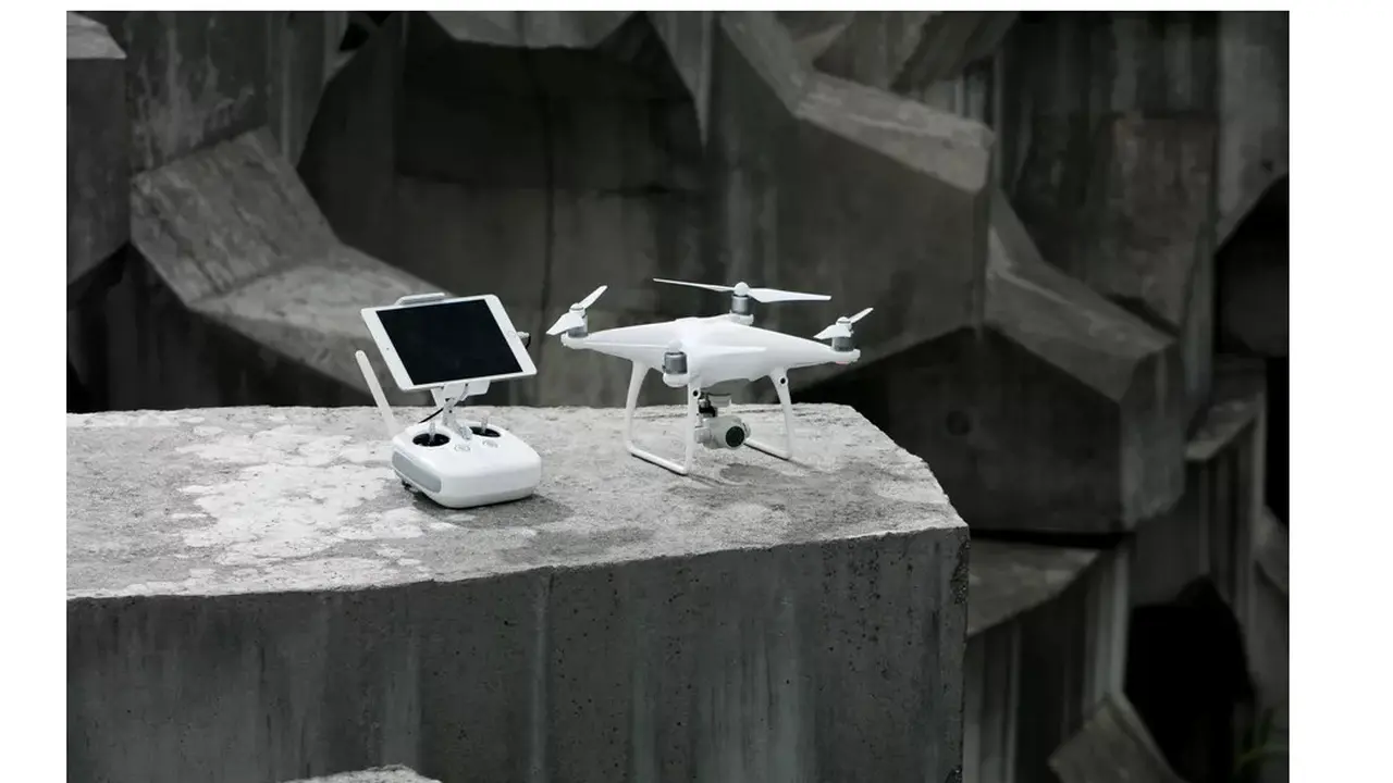 DJI Phantom 4