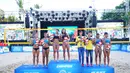 Pevoli Pantai Indonesia, Utami dan Juliana menjuarai Kejuaraan Bola Voli Pantai ke-29 yang diadakan di Singapura, mengalahkan Pevoli Thailand Hongpak dan Numwong, Rabu (30/9/2017) (bola.com/Huang Xiaolong)
