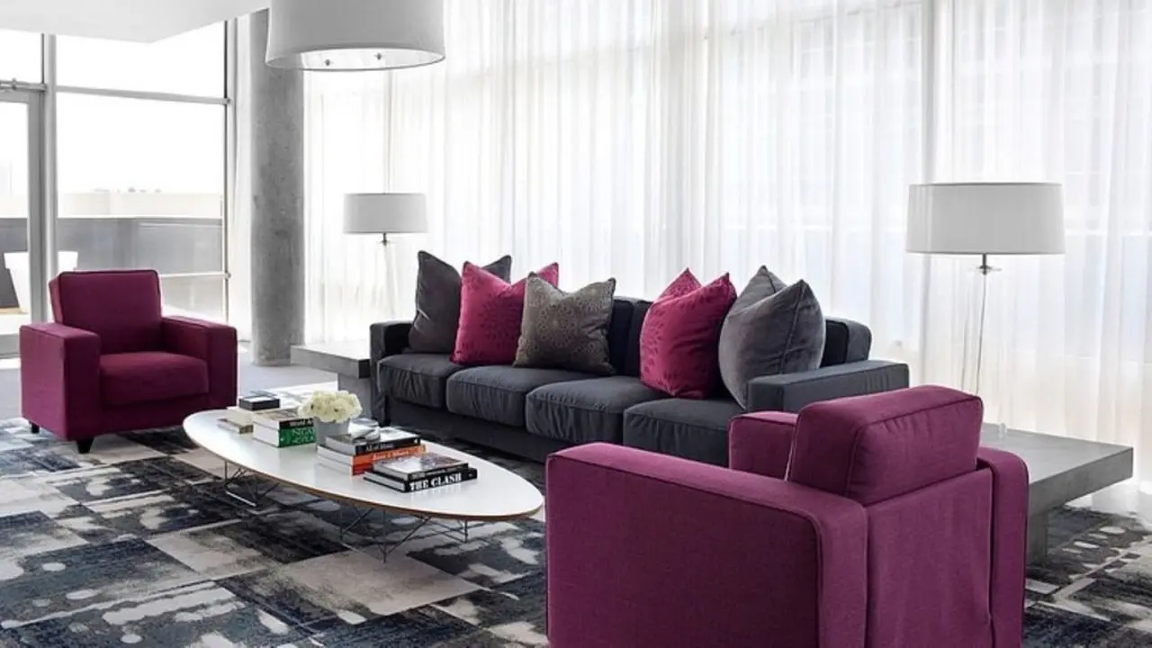 10 Warna yang Cocok Dipadukan dengan Warna Abu-abu