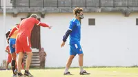 Pakai Masker, Hamka Hamzah Dapat Julukan Kocak dari Pelatih Arema