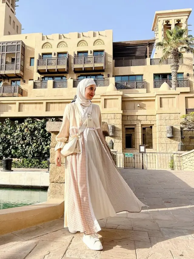Gaya Stylish Shireen Sungkar Travelling ke Dubai