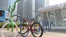 Sebuah sepeda diparkir di area Stasiun MRT Istora, Jalan Sudirman, Jakarta, Jumat (13/11/2019). PT MRT Jakarta memarkiran sepeda untuk merangsang minat warga untuk menitipkan sepeda di stasiun MRT. (Liputan6.com/Herman Zakharia)