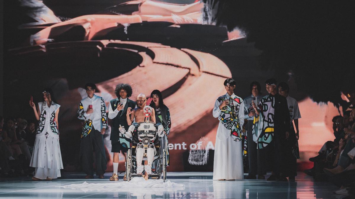 Infinix Hadirkan “Fragment of Anomaly” di Jakarta Fashion Week 2026