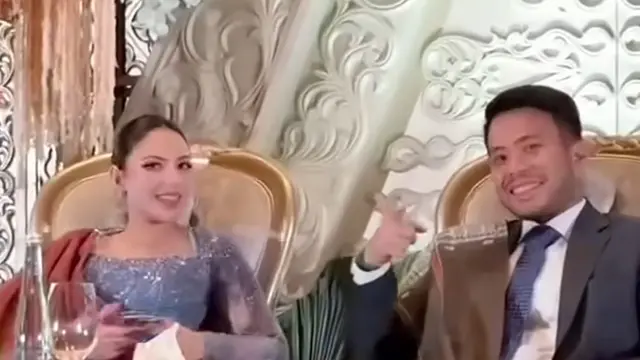 Penampilan Jessica Mila saat Hadir di Pernikahan Adat Batak bersama suami. [@merdisihombingluxury]