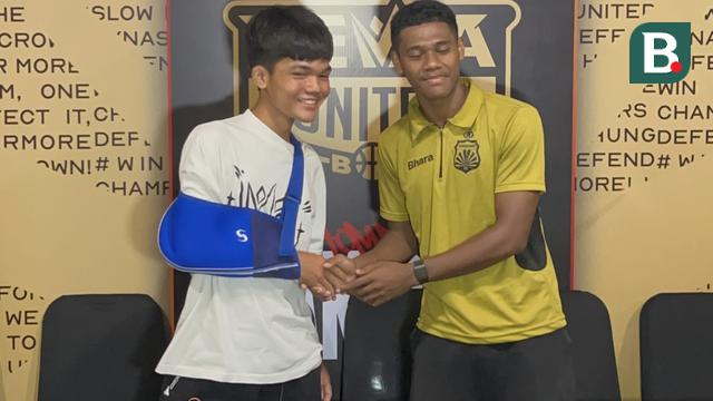 Rakha Nurkholis (Dewa United U-20) dan Fadly Alberto (Bhayangkara FC U-20)