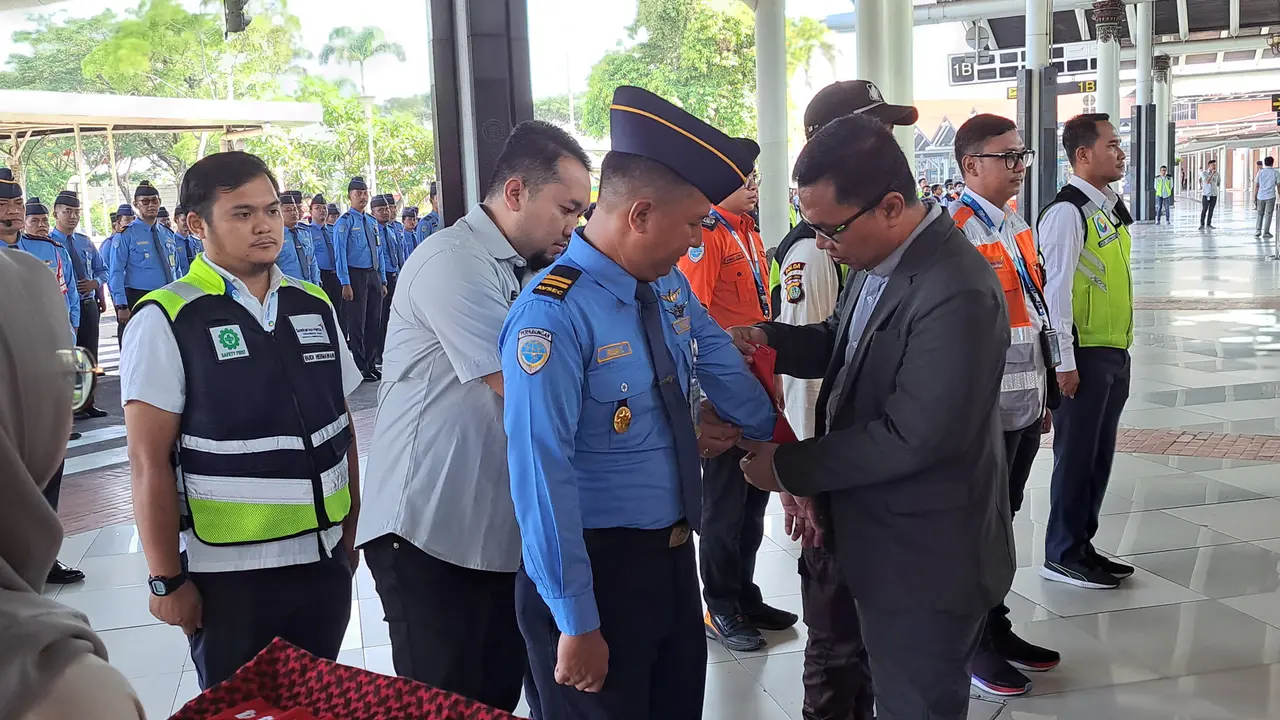 Petugas Pelayanan dan Pengamanan di Bandara Soekarno-Hatta (Soetta).