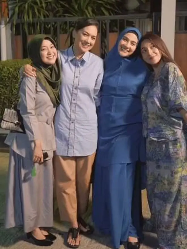 Main sinetron Religi, Ini 7 Potret Salma Pramanitha dan Pemain Para Pencari Tuhan