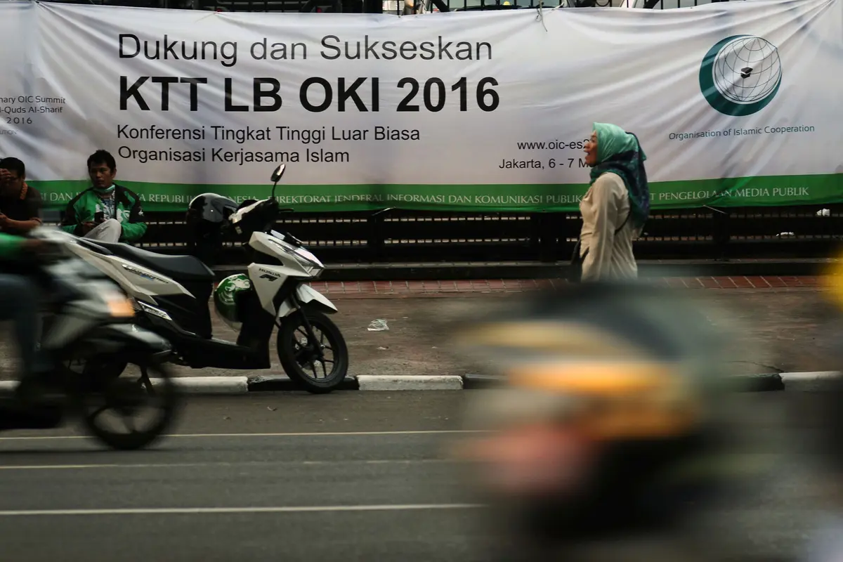 20160304-Spanduk dan Baliho Siap Sambut Delegasi KTT Luar Biasa OKI