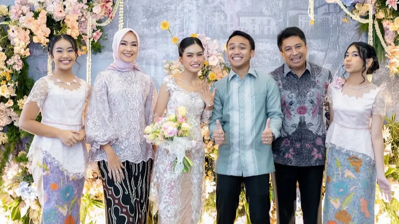 Pesona Kedua Adik Namira Adjani Putri Alya Rohali saat Acara Lamaran,
