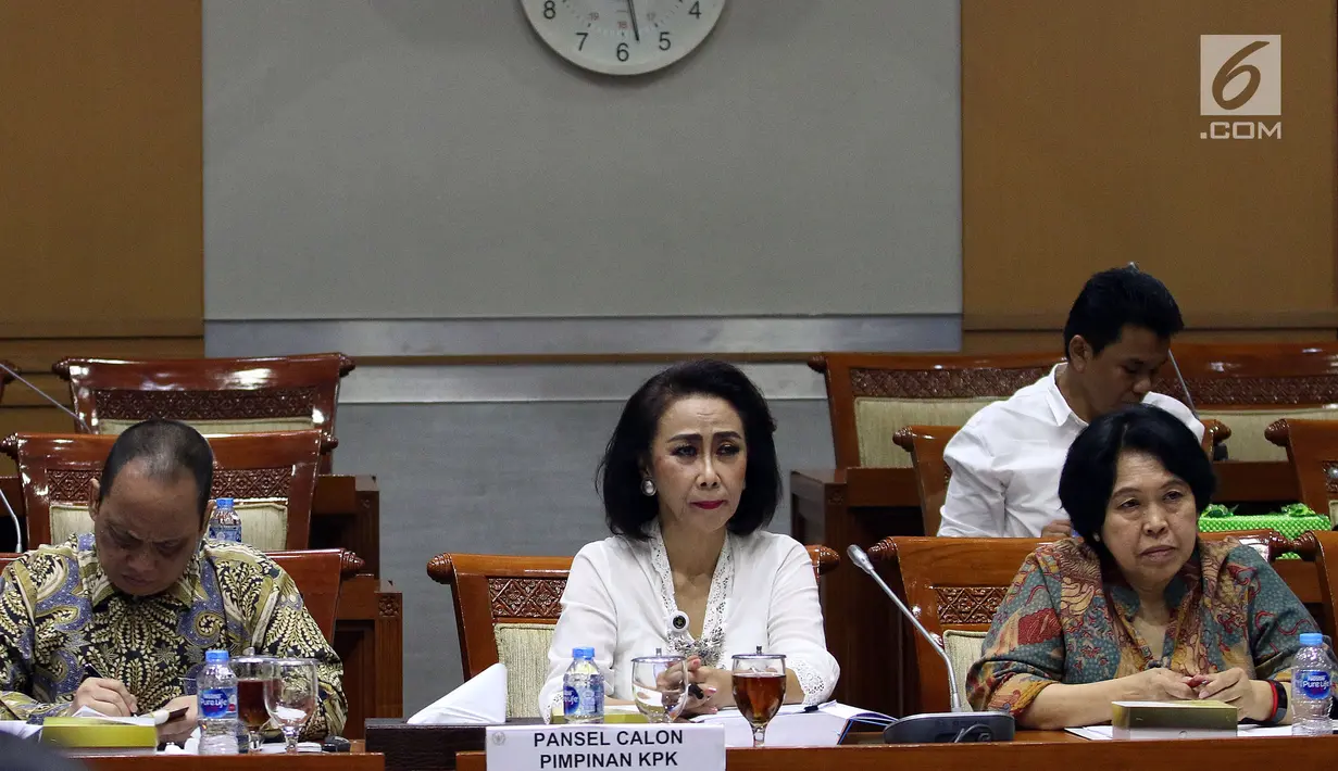 Ketua Pansel Capim KPK Yenti Garnasih didampingi anggota melakukan Rapat Dengar Pendapat Umum (RDPU) dengan Komisi III DPR di Kompleks Parlemen, Jakarta, Senin (9/9/2019). Rapat terkait dengan dimulainya uji kelayakan dan kepatutan atau fit and proper test capim KPK. (Liputan6.com/Johan Tallo)