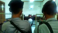 Majelis Hakim Pengadilan Tipikor Bandung memvonis mantan Kanitreskrim Polsek Bandung Kidul Darius Elimanafe lima tahun penjara dan denda Rp 200 juta. (Liputan6.com/Arie Nugraha)