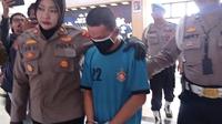 Polres Bogor mengungkap dugaan sementara tersangka DA (35) membunuh dan mutilasi serta masukkan jasad korban ke koper merah di Bogor, Jawa Barat. (Achmad Sudarno)